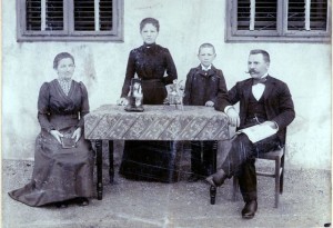Woschkeruscha Family, Leobersdorf, Austria, 1901 L-R Therese, Alöisia (Louise), Hans (later John Miller) Johann