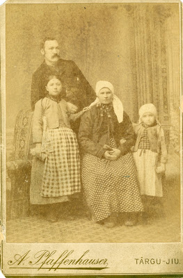 Samuel Ebner (rear) Family: L-R Maria, Elisabetha (nee Eder), Elisabetha, aka Lisi, my grandmother